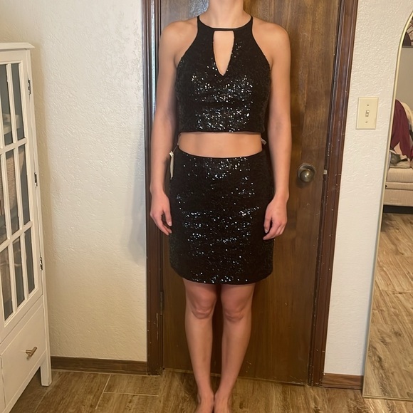 NWT Dear Moon Sequin Halter Top and Skirt Size 4 - Picture 6 of 8